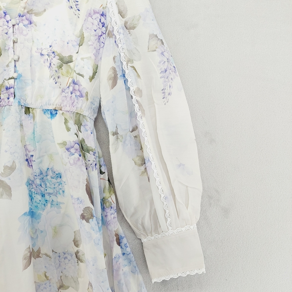 Chic Floral Long Sleeve Dress in White and Blue - Picture 5 of 10